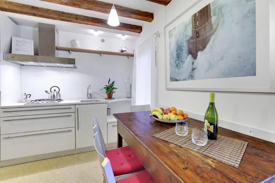 Cozy Apartment Up To 4 In Biennale Giardini By Bricola Apartments Venise